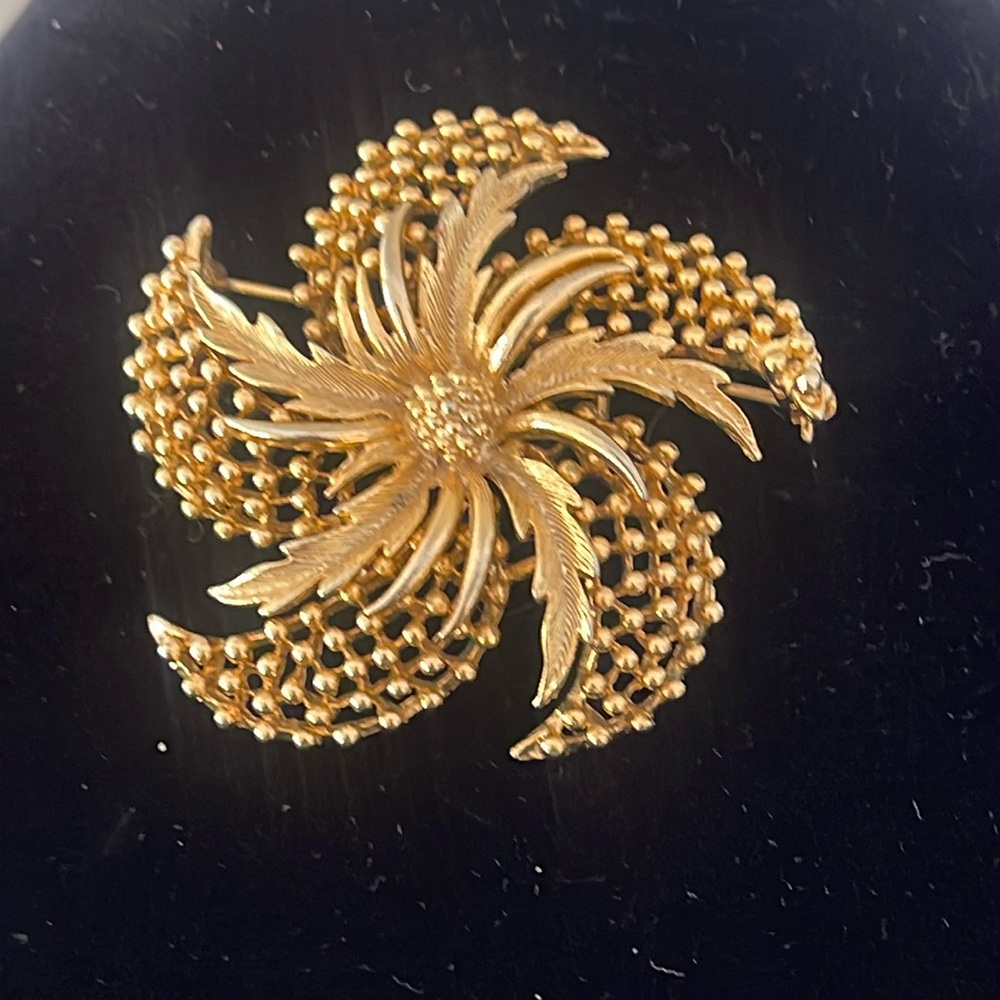 Vintage Usner Gold Brooch - Brooch’s are back in style!